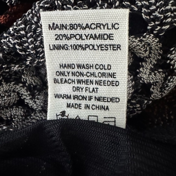 Dikalady Black with houndstooth and floral accents Draped Front Tunic Size Large - Picture 10 of 10